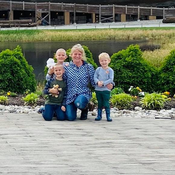 Meet your Posher, Cheryl - Picture 1 of 1